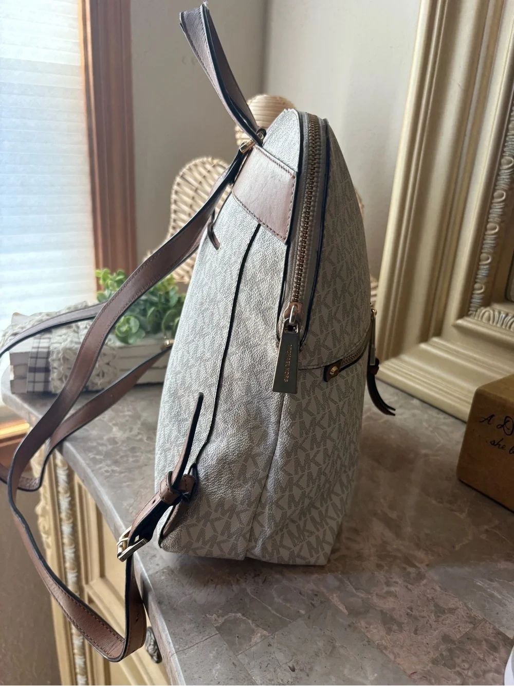 MICHAEL KORS MK Rhea Zip Medium Slim Backpack • Logo Vanilla / Acorn / Beige